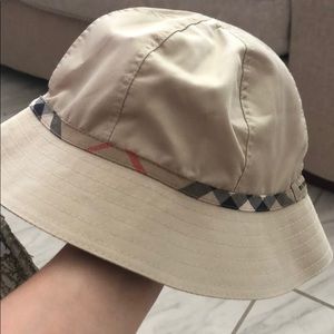 Burberry boy hat